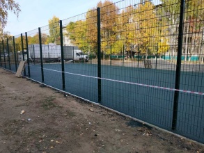 Забор на спортивную площадку 40 метров фото в Пушкино