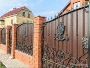 Кирпичный забор с ковкой  150 метров фото в Пушкино