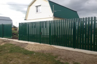 Забор из евроштакетника на ленточном фундаменте 70 метров фото в Пушкино