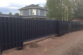 Забор из евроштакетника с бетонированием столбов 80 метров фото в Пушкино